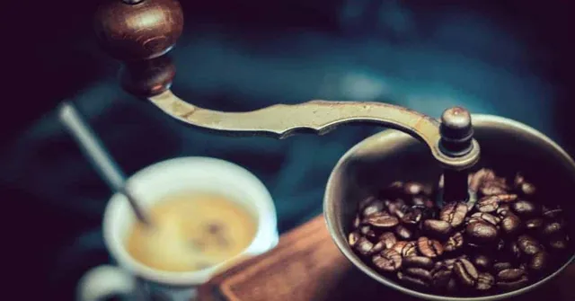 How to adjust a coffee grinder