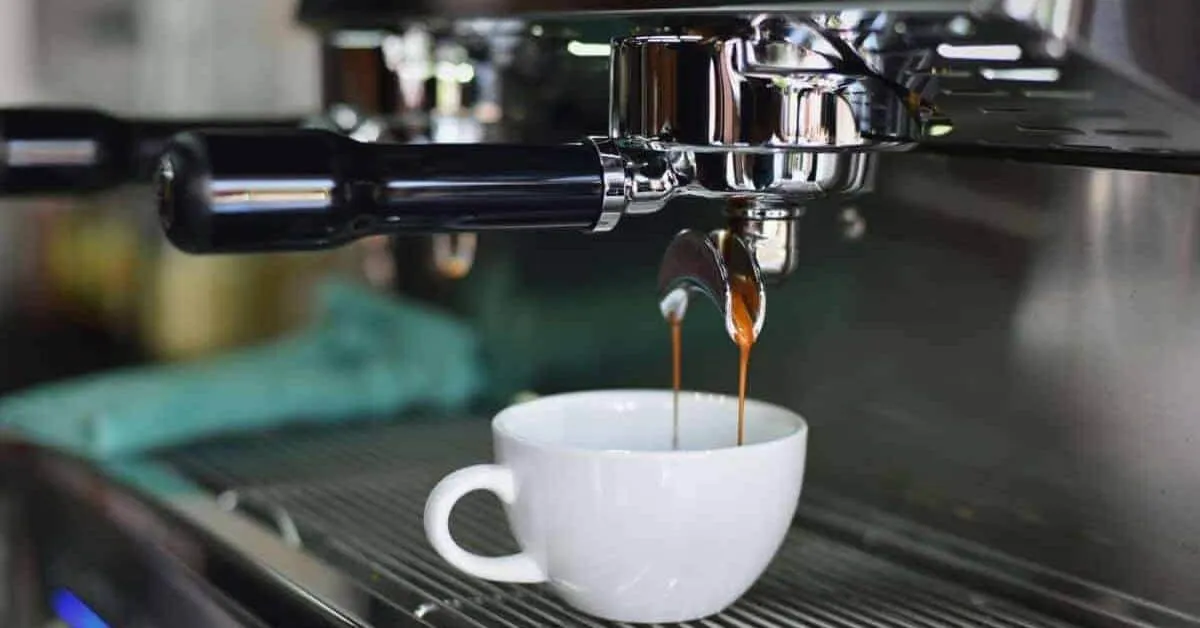 How to clean a coffee machine reservoir