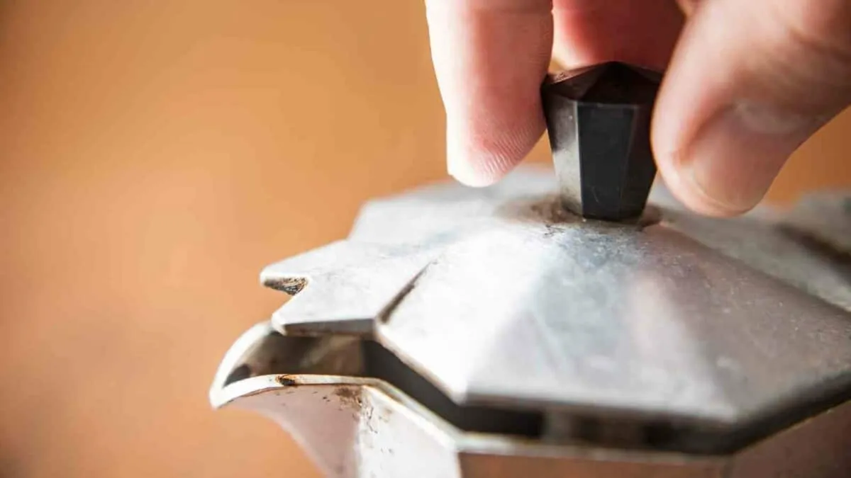 Opening the lid of a Moka Pot