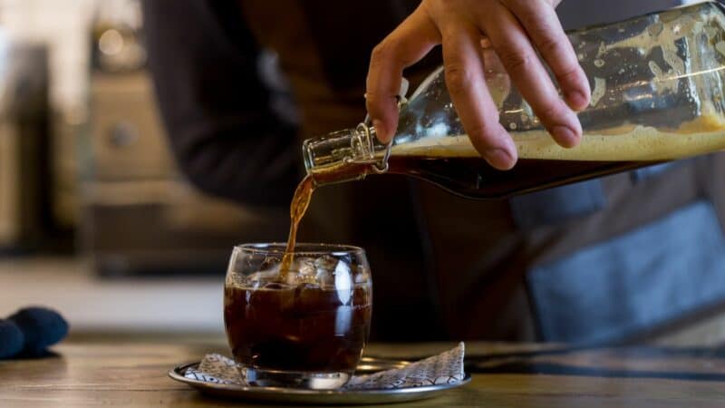 Serving cold brew coffee